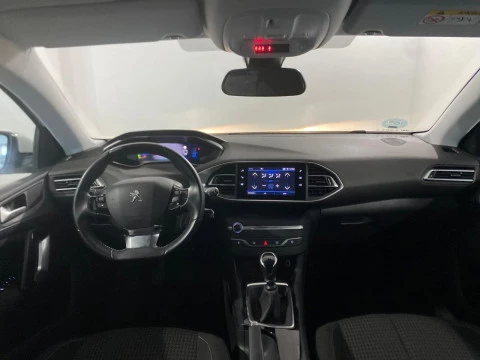 Peugeot 308 5p Allure Pack BlueHDi 130