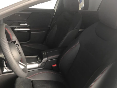 Mercedes-Benz GLA  200 d