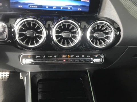 Mercedes-Benz GLA  200 d