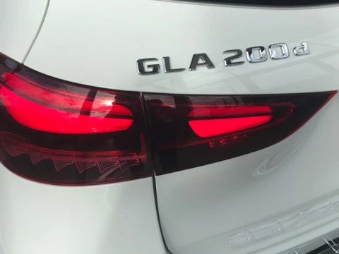 Mercedes-Benz GLA  200 d