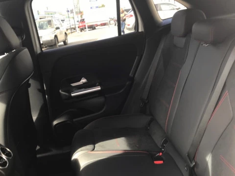 Mercedes-Benz GLA  200 d