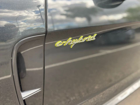 Porsche Panamera 4 E-Hybrid