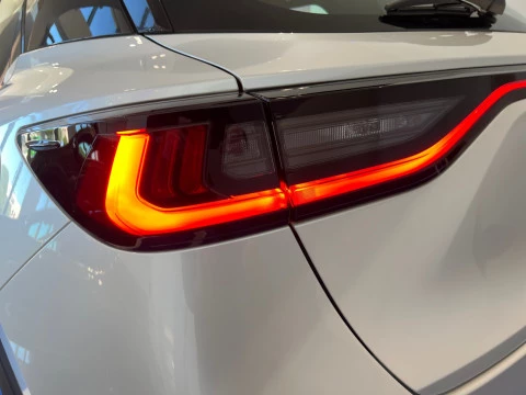 Lexus LBX 1.5 136cv HEV Elegant+ Black