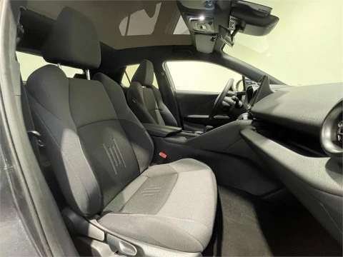Toyota C-HR Advance Plus + Skyview®
