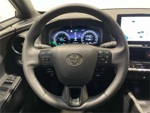 Toyota C-HR Advance Plus + Skyview®