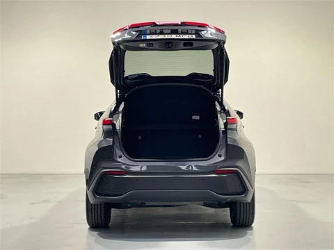 Toyota C-HR Advance Plus + Skyview®