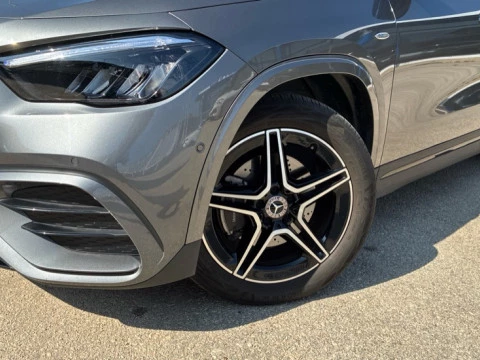 Mercedes-Benz GLA  250 e