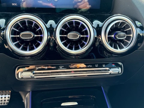 Mercedes-Benz GLA  250 e