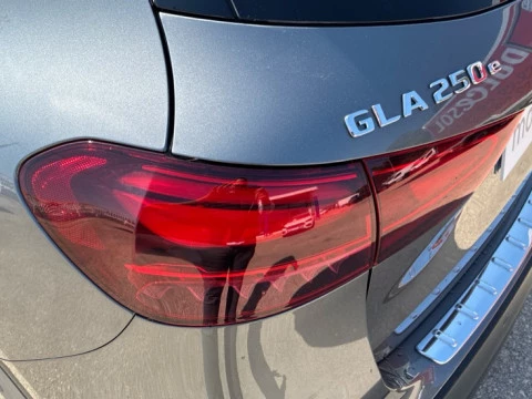 Mercedes-Benz GLA  250 e