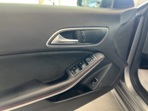 Mercedes-Benz Clase CLA 1.6 CLA 200 4P