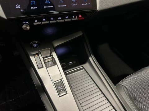 Peugeot 308 5P Allure Hybrid MHEV 136 e-DCS6