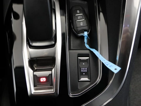 Peugeot 3008 1.6 HYBRID 225 E-AUTO ALLURE 5P