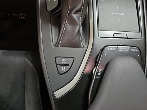 Lexus UX 2.0 250h Business