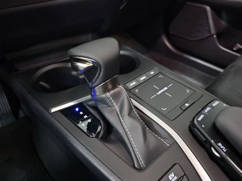Lexus UX 2.0 250h Business