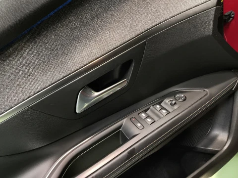 Peugeot 3008 PureTech 130 SANDS GT Line 96 kW (130 CV)