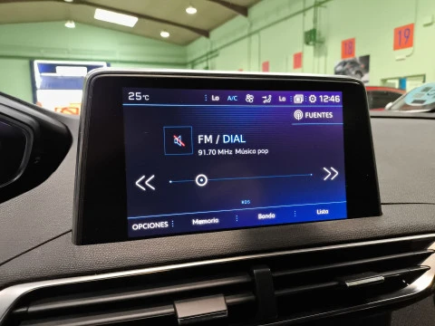 Peugeot 3008 PureTech 130 SANDS GT Line 96 kW (130 CV)