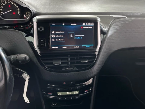 Peugeot 2008 Allure BlueHDi 100 S&S