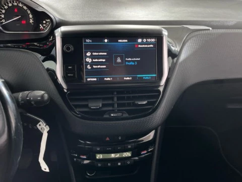 Peugeot 2008 Allure BlueHDi 100 S&S