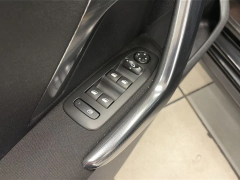 Peugeot 2008 BlueHDI 120 Allure 88 kW (120 CV)