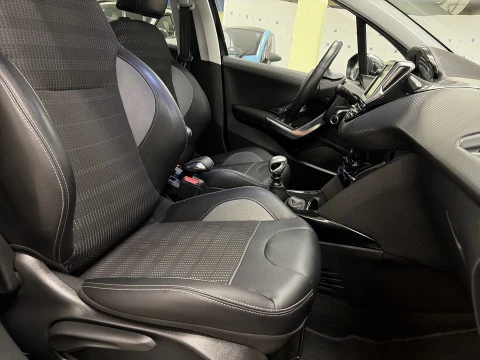 Peugeot 2008 BlueHDI 120 Allure 88 kW (120 CV)