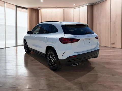 Mercedes-Benz GLA  250 e con tecnologia hibrida EQ