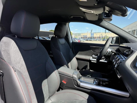 Mercedes-Benz GLA  250 e con tecnologia hibrida EQ