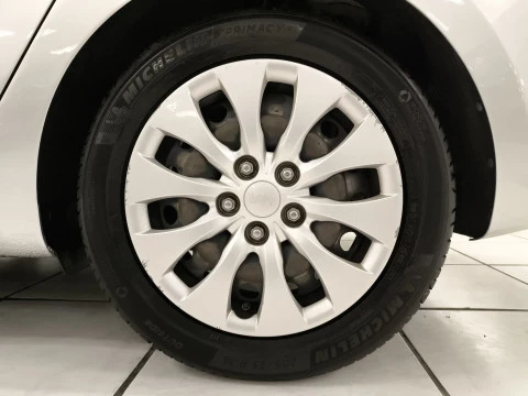 Kia Carens 1.6 GDi Concept 99 kW (135 CV)