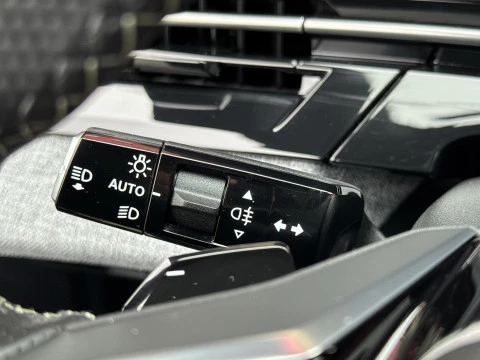 Peugeot 5008 Hybrid 1.2 GT eDCS6 100 kW (136 CV)