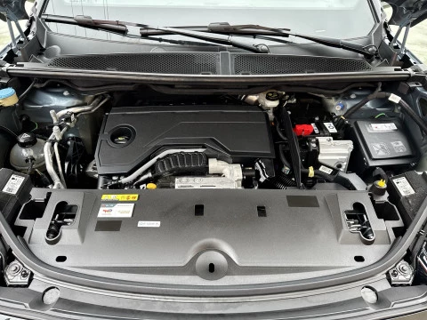 Peugeot 5008 Hybrid 1.2 GT eDCS6 100 kW (136 CV)