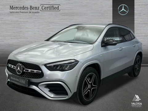 Mercedes-Benz GLA 250 e con tecnología híbrida EQ