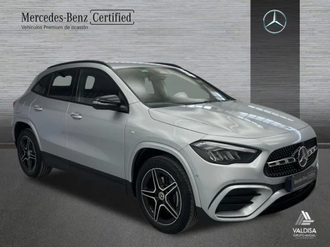 Mercedes-Benz GLA 250 e con tecnología híbrida EQ