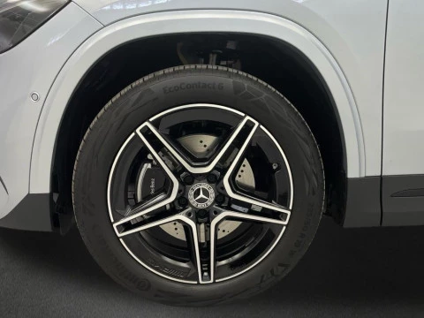 Mercedes-Benz GLA 250 e con tecnología híbrida EQ