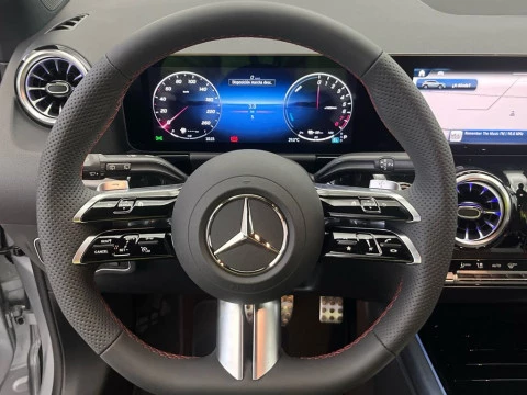 Mercedes-Benz GLA 250 e con tecnología híbrida EQ