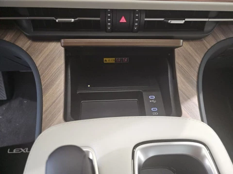 Lexus LM 350h Luxury Light Beige 6 plazas