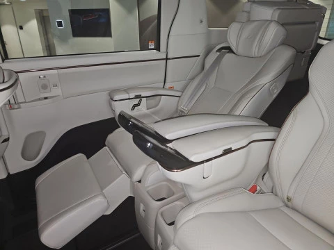 Lexus LM 350h Luxury Light Beige 6 plazas