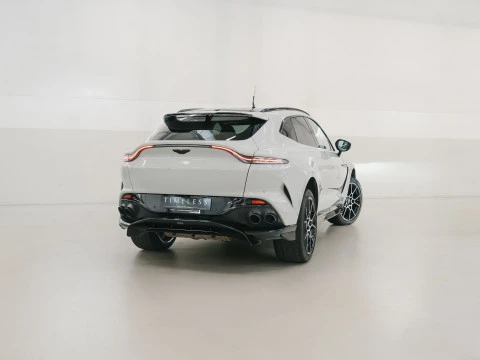 Aston Martin DBX 707 V8