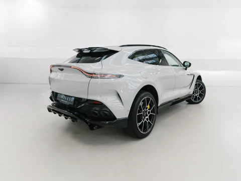 Aston Martin DBX 707 V8