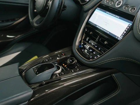 Aston Martin DBX 707 V8