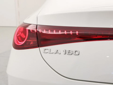 Mercedes-Benz CLA 1.5 CLA 180 MHEV DCT 136 4P