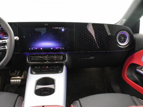 Mercedes-Benz CLA 1.5 CLA 180 MHEV DCT 136 4P