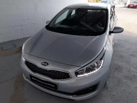 Kia Ceed 1.6 CRDi 85kW (115CV) Business Kia Ceed 1.6 CRDi 85kW (115CV) Business