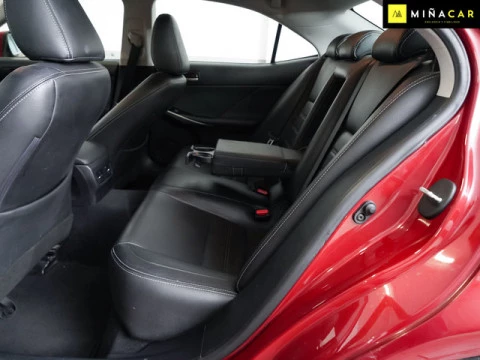 Lexus IS 300h Business 164 kW (223 CV)