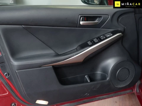 Lexus IS 300h Business 164 kW (223 CV)