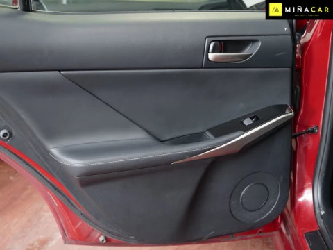 Lexus IS 300h Business 164 kW (223 CV)