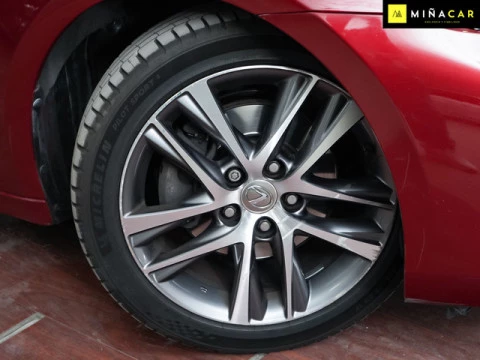 Lexus IS 300h Business 164 kW (223 CV)