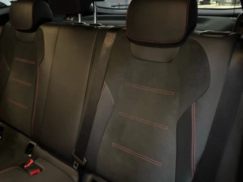 Mercedes-Benz GLA  200 d