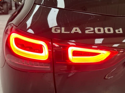 Mercedes-Benz GLA  200 d