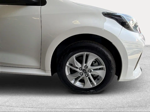 Mazda2 1.5 85 kW (116 CV) CVT Centre-line