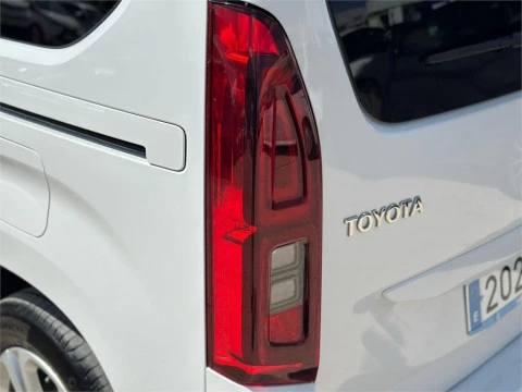 Toyota Proace City Verso L1 2PL FAMILY ACTIVE 50kWh (136 hp) E-Toggle