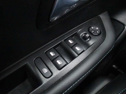 Peugeot e-208 Allure Eléctrico 136 (100 Kw)